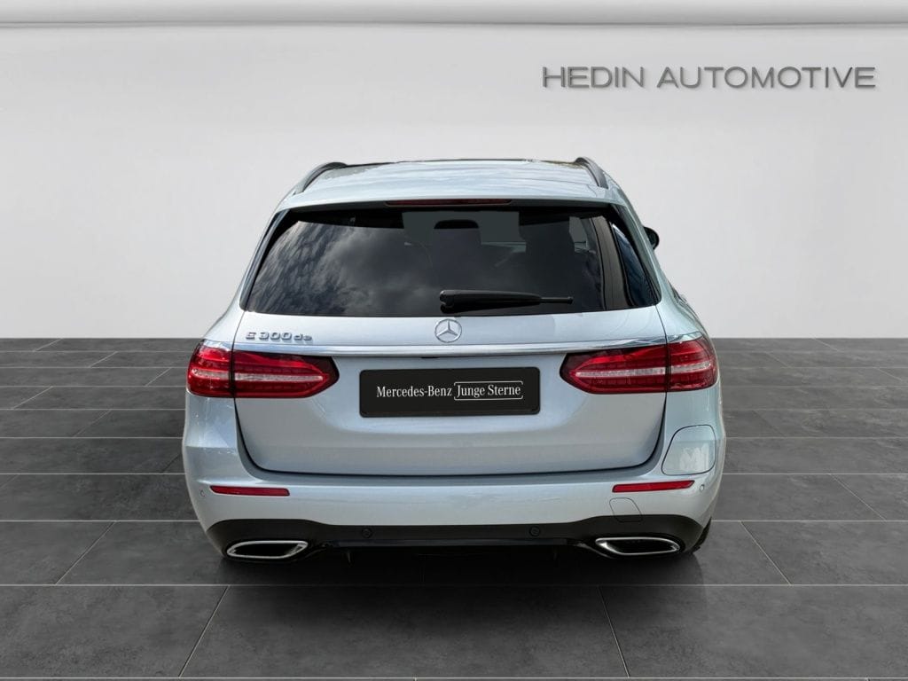 Mercedes-Benz E 300 de T AMG NIGHT AMBIENTE AHK DISTR 360° foto 4