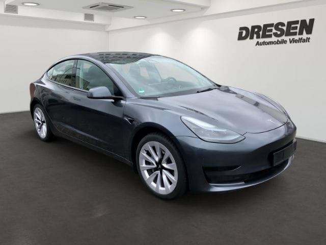 Tesla Model 3 Standard RWD + Panoramadach + el. Heckkl foto 3