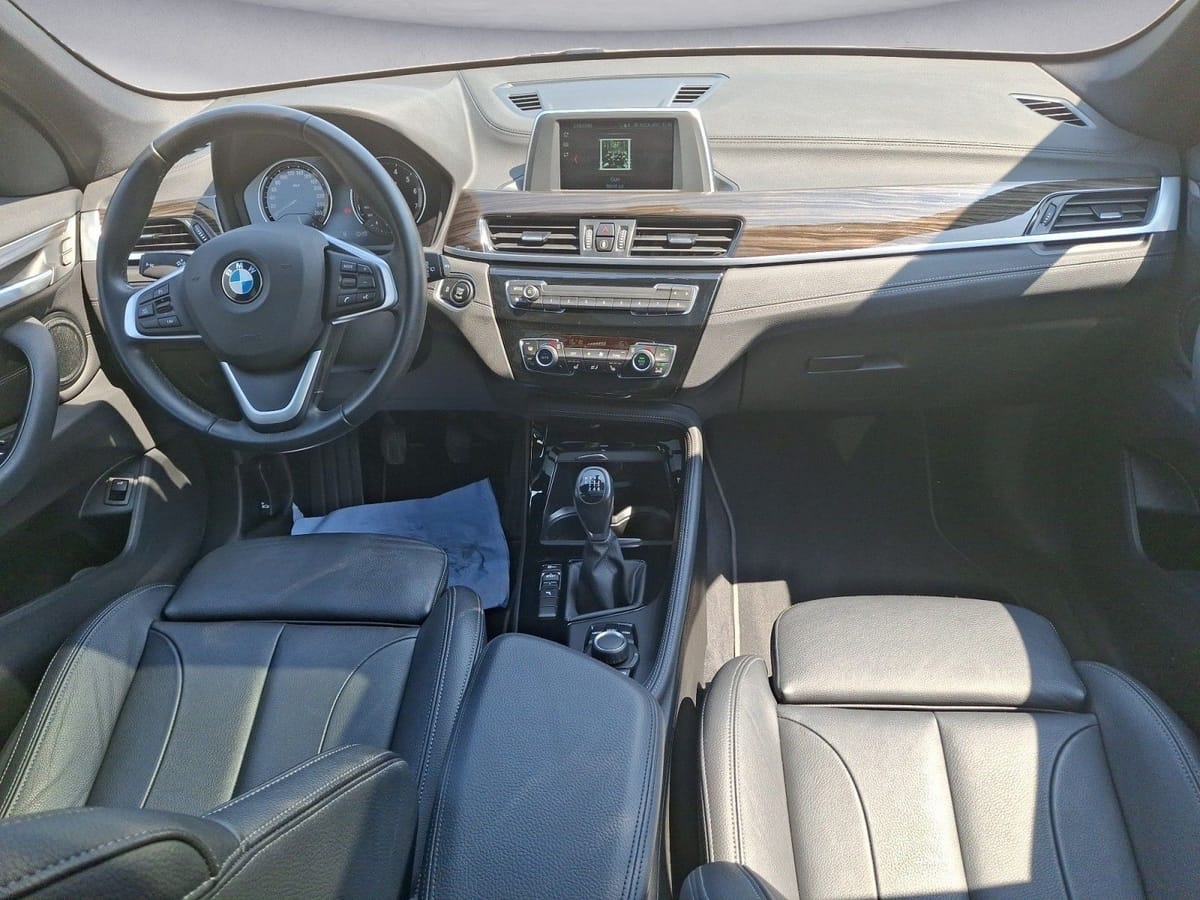 BMW X1 sDrive18i Sport Line Panorama Klimaaut. PDC e foto 11