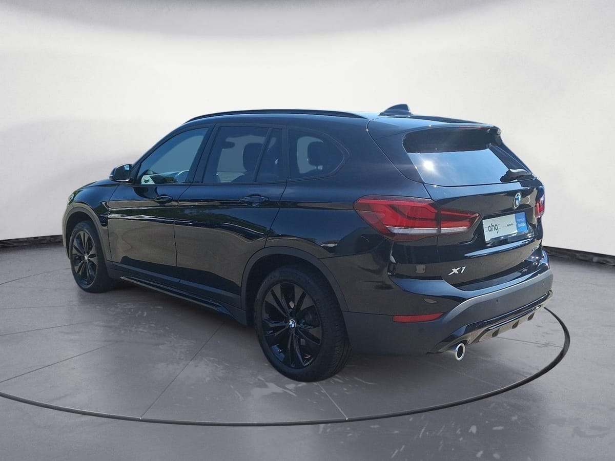 BMW X1 sDrive18i Sport Line Panorama Klimaaut. PDC e foto 4