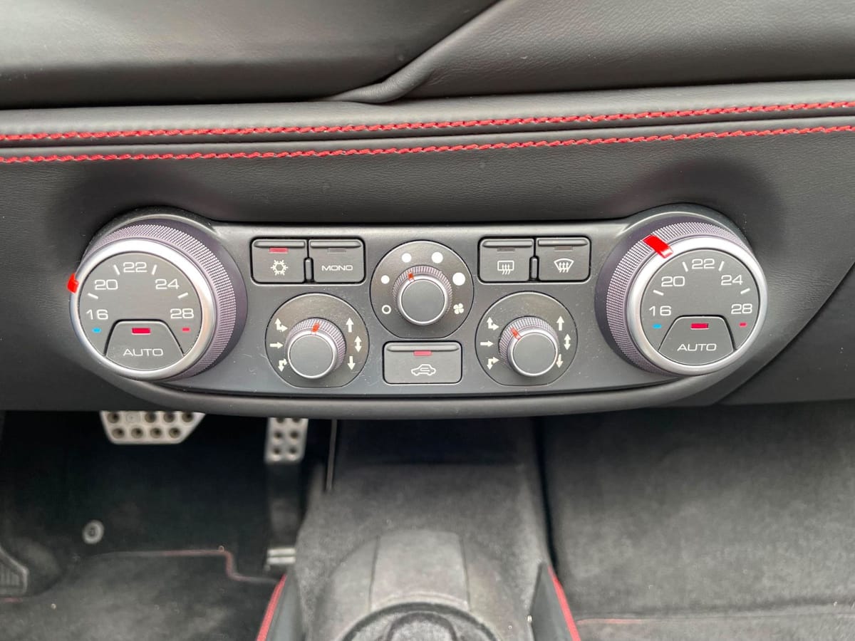 Ferrari 488 Spider |Racing Seats|Lift|Carbon|JBL|Kamera| foto 18