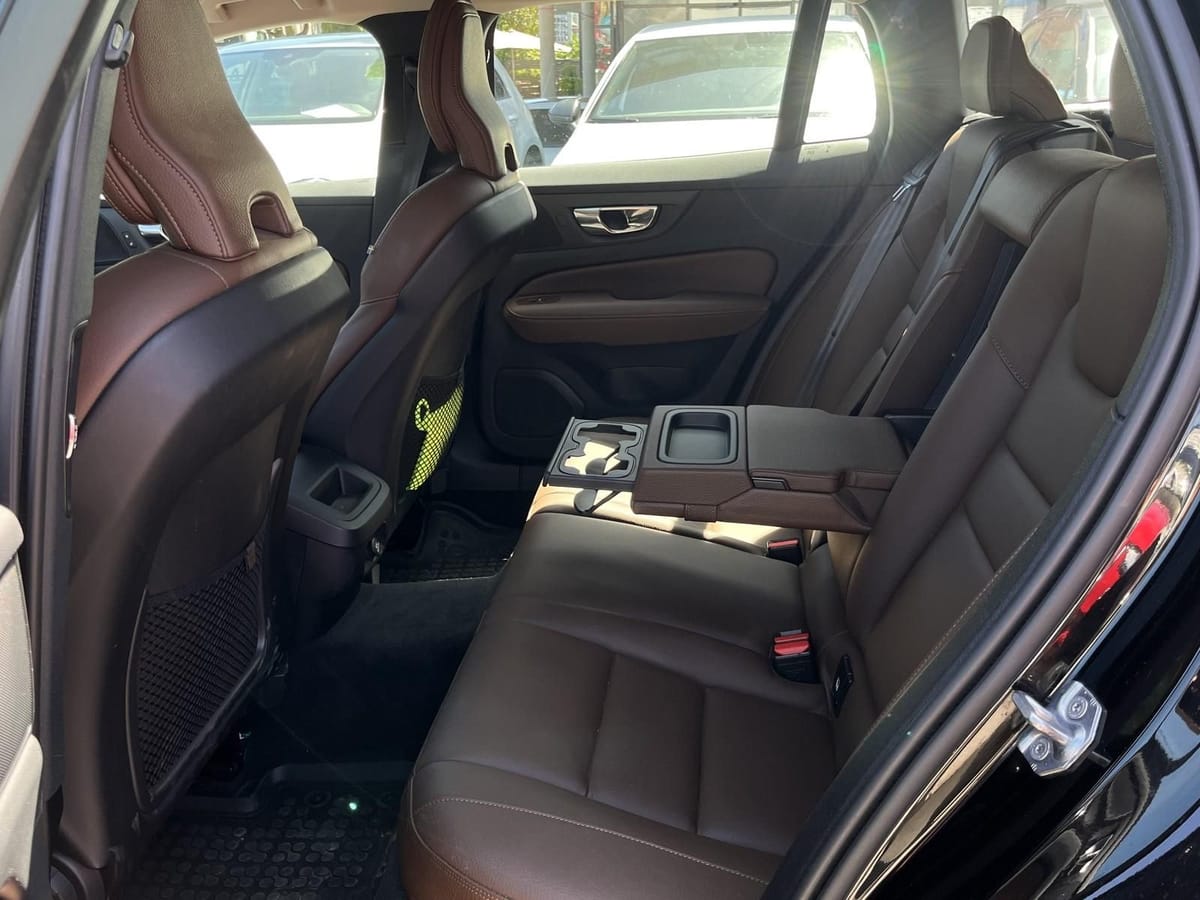 Volvo V60 Kombi AWD HK-ANLAGE LED NAVI LEDER foto 11