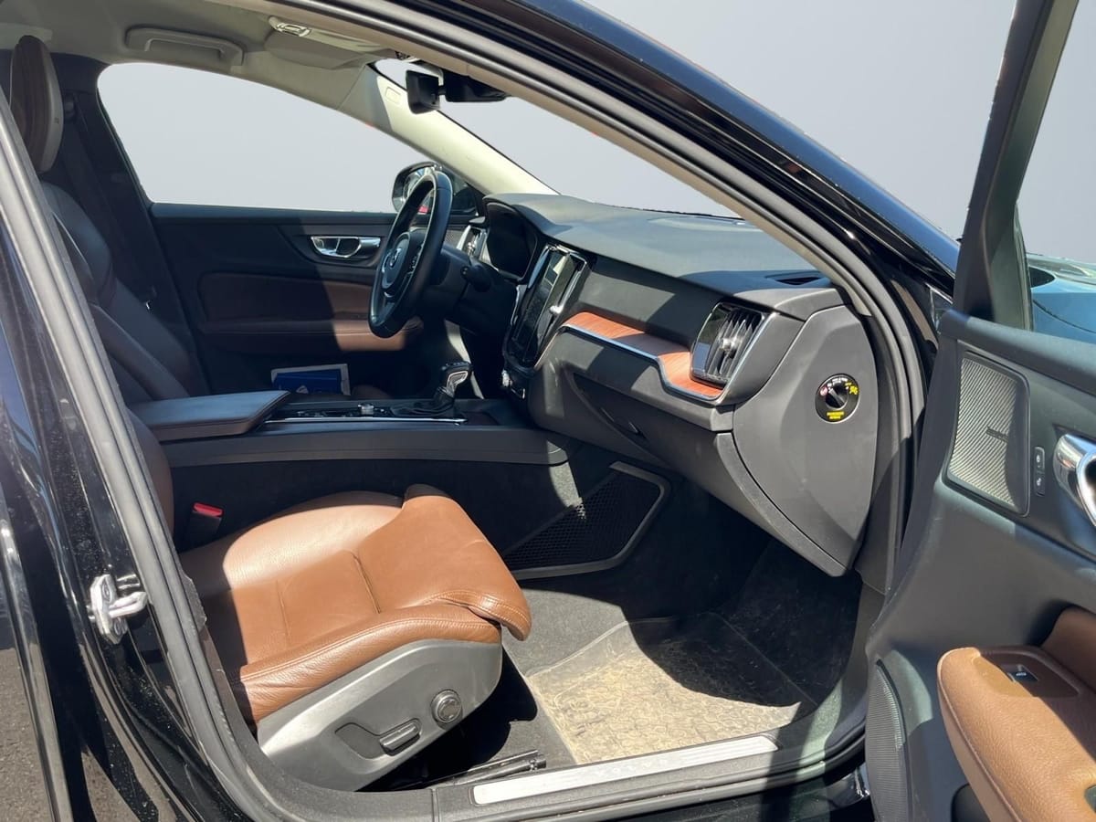 Volvo V60 Kombi AWD HK-ANLAGE LED NAVI LEDER foto 12