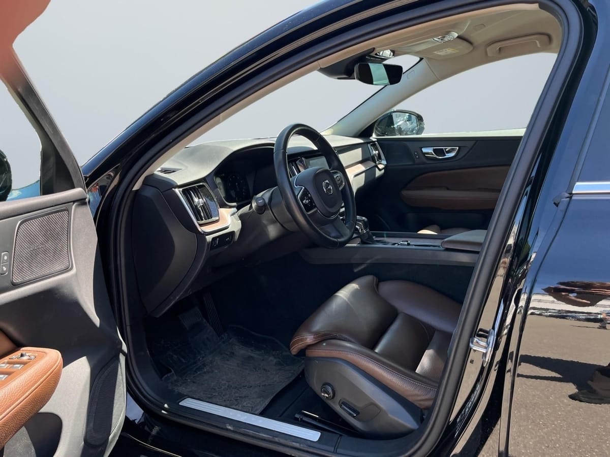 Volvo V60 Kombi AWD HK-ANLAGE LED NAVI LEDER foto 13