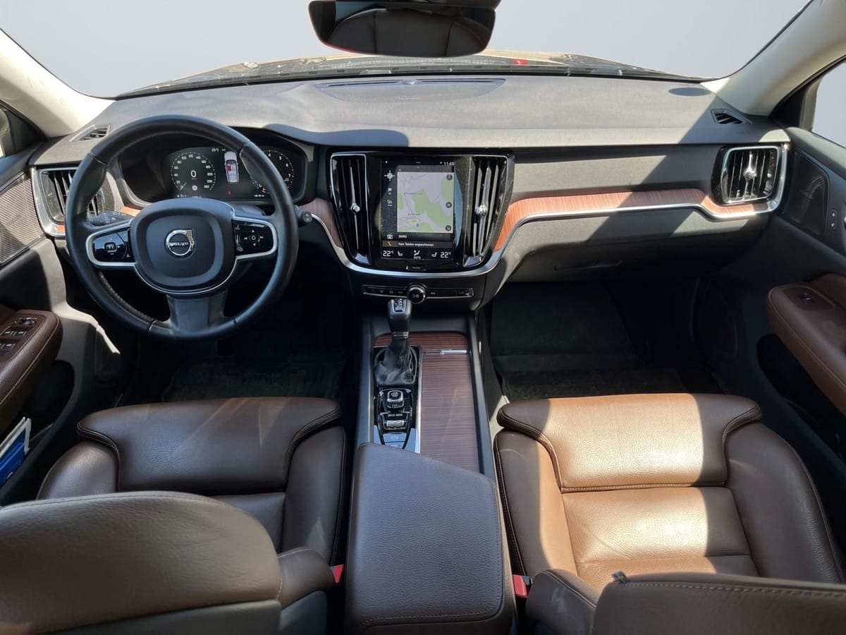 Volvo V60 Kombi AWD HK-ANLAGE LED NAVI LEDER foto 16