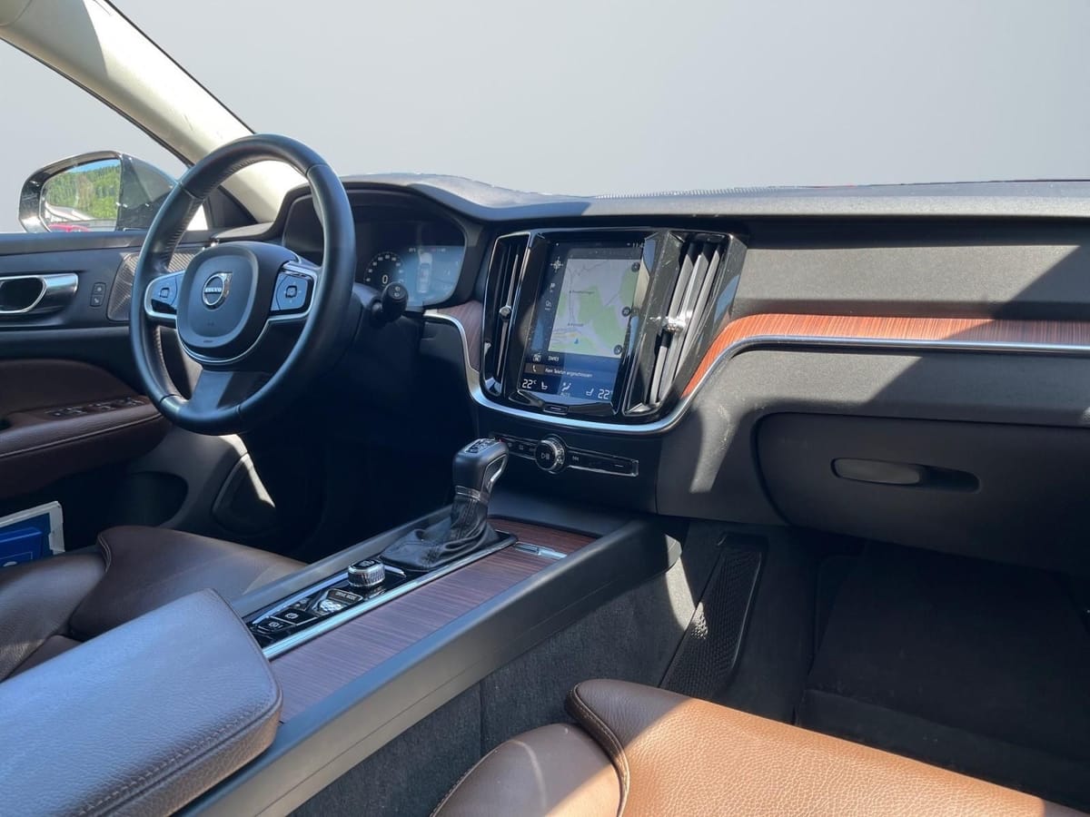 Volvo V60 Kombi AWD HK-ANLAGE LED NAVI LEDER foto 17