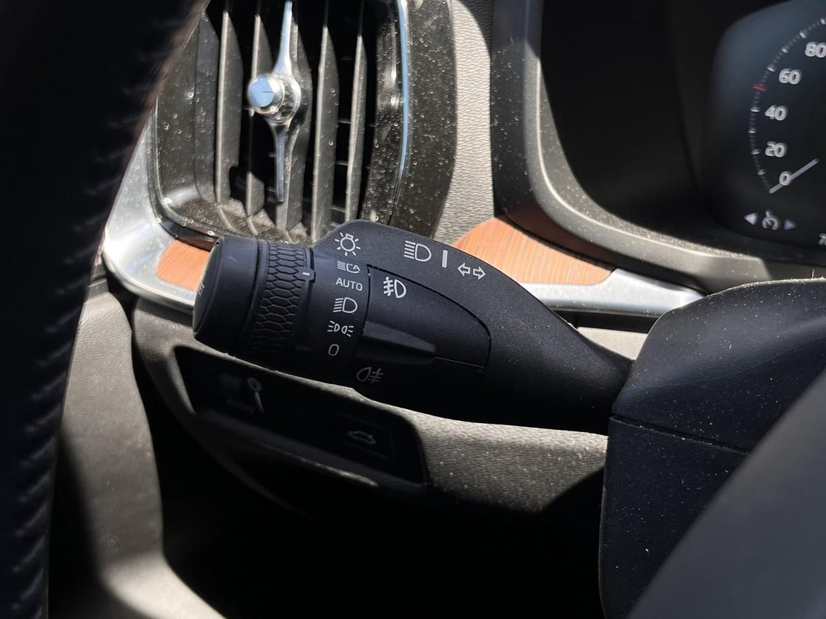 Volvo V60 Kombi AWD HK-ANLAGE LED NAVI LEDER foto 20