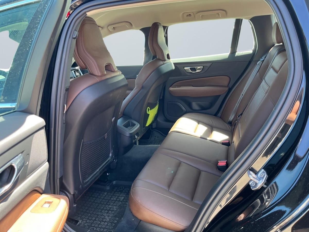Volvo V60 Kombi AWD HK-ANLAGE LED NAVI LEDER foto 10