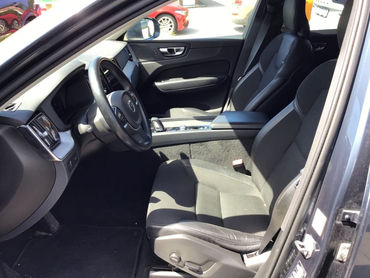 Volvo XC60 B4 (Diesel) Momentum Pro AWD Navi Cam foto 14