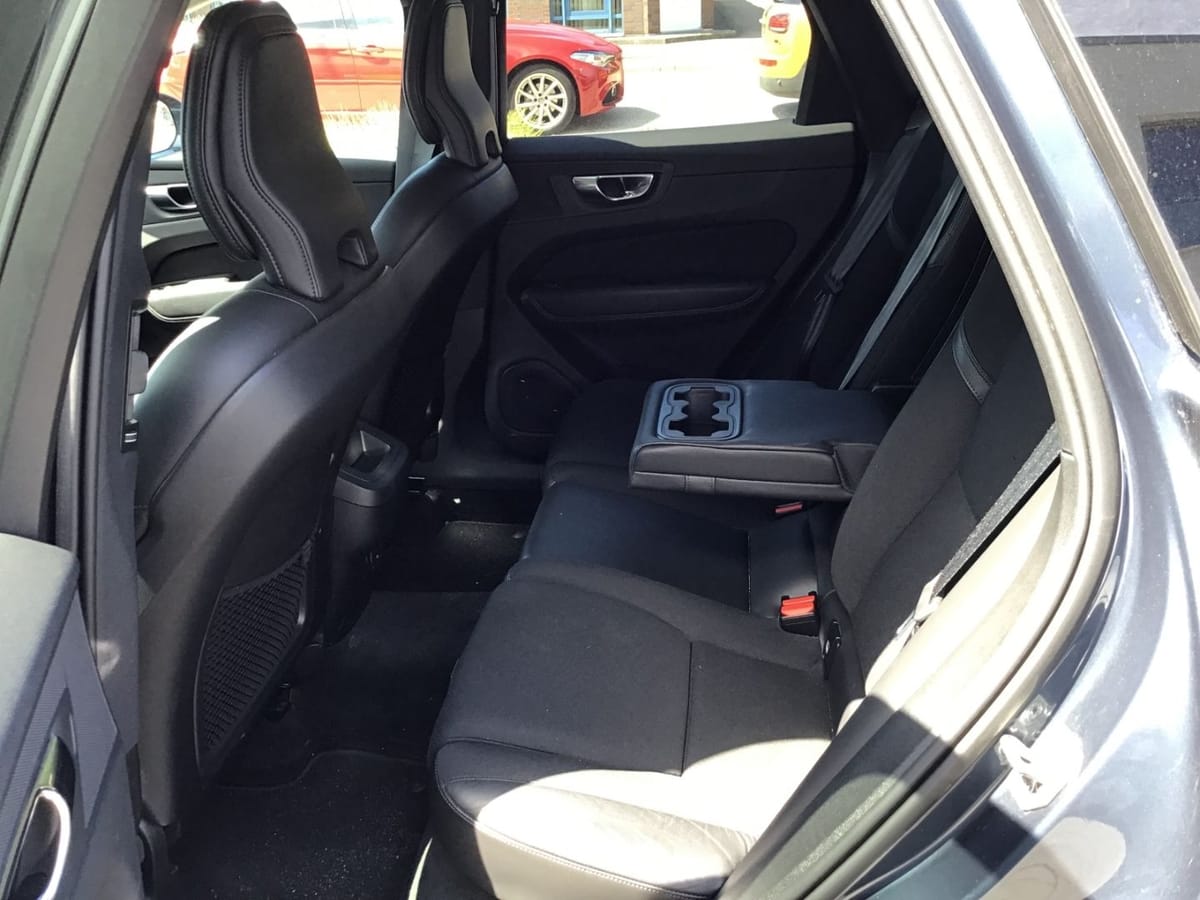 Volvo XC60 B4 (Diesel) Momentum Pro AWD Navi Cam foto 15