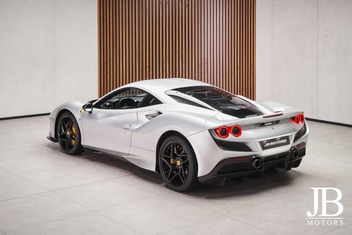 Ferrari F8 Tributo Carbon Lift Racing Seat CarPlay foto 2