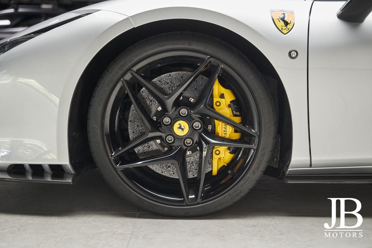 Ferrari F8 Tributo Carbon Lift Racing Seat CarPlay foto 14