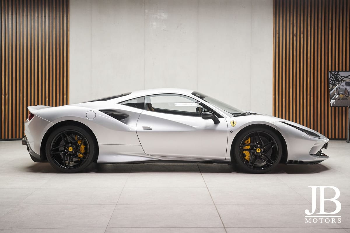 Ferrari F8 Tributo Carbon Lift Racing Seat CarPlay foto 3