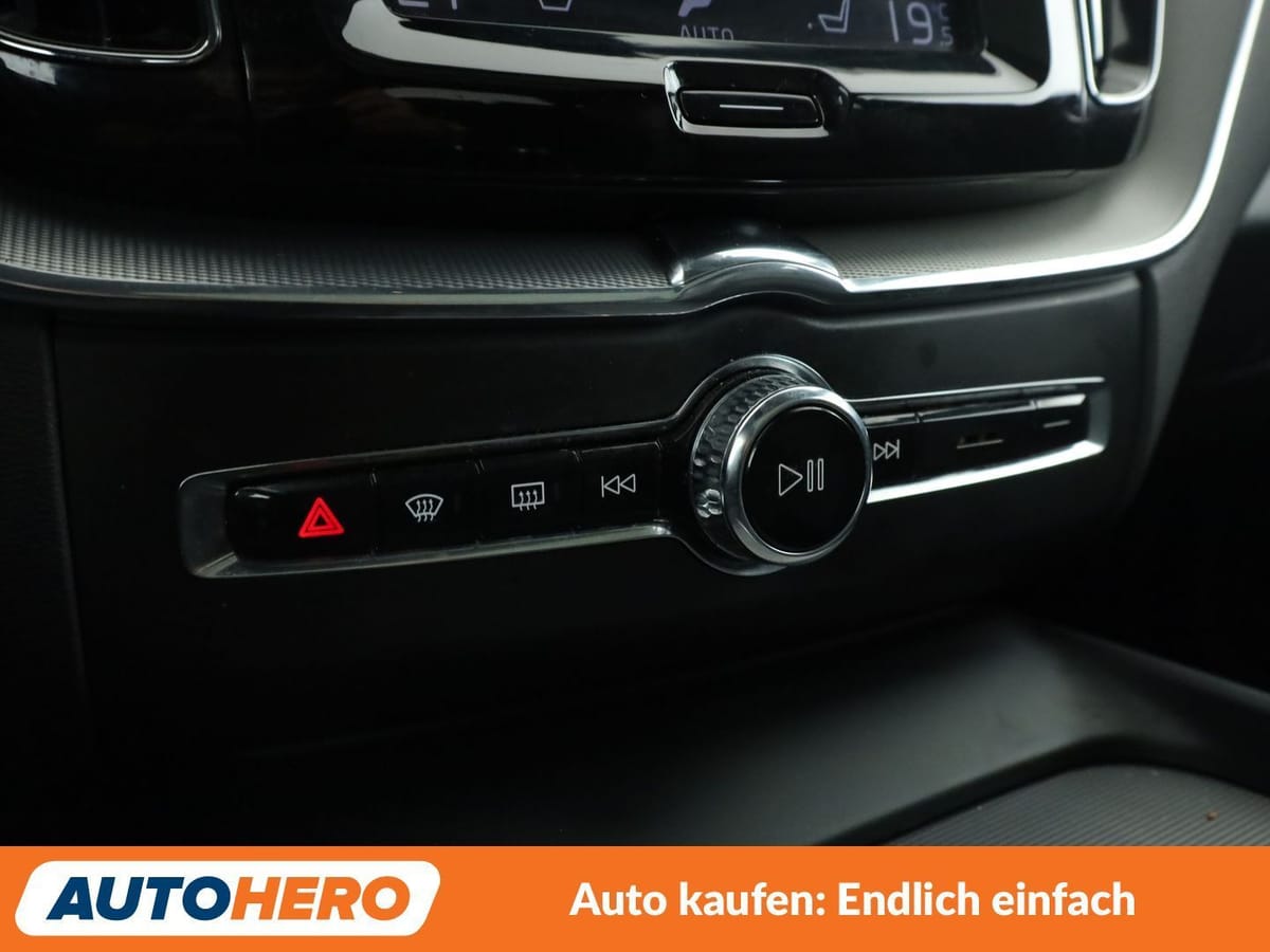 Volvo XC60 2.0 D5 R Design AWD Aut. NAVI HEAD-UP LED foto 24