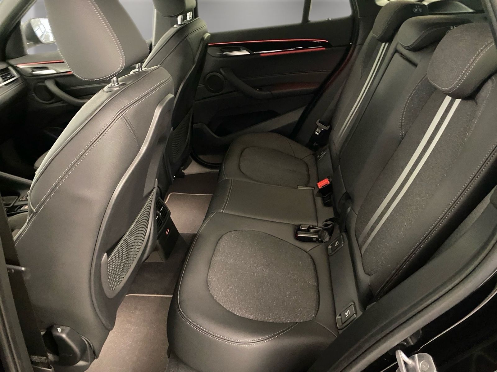 BMW X1 sDrive18i Sport Line Navi Kamera Pano.Dach foto 11