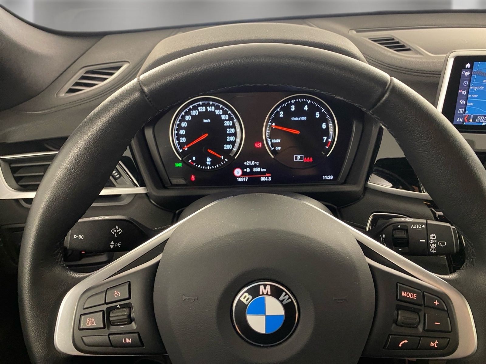 BMW X1 sDrive18i Sport Line Navi Kamera Pano.Dach foto 8