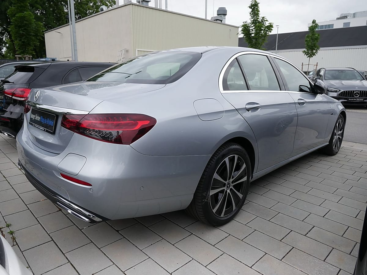 Mercedes-Benz E 300 e Limousine Avantgarde Multi-Beam Ambiente foto 3