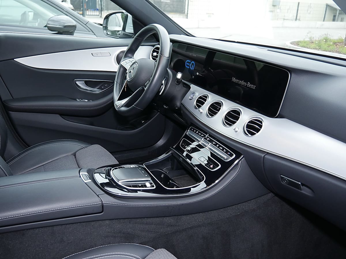 Mercedes-Benz E 300 e Limousine Avantgarde Multi-Beam Ambiente foto 4