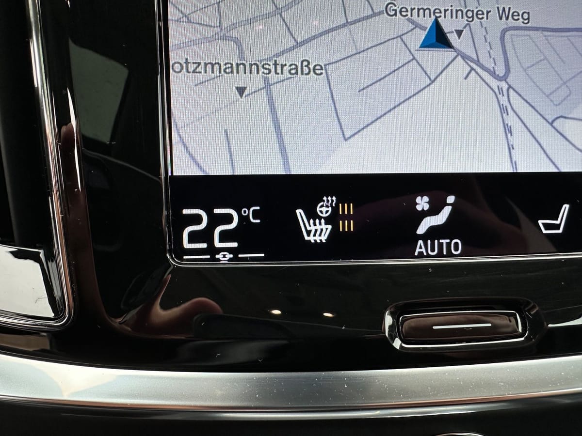 Volvo V60 Kombi Momentum Pro Navi Leder Pano H&K foto 11