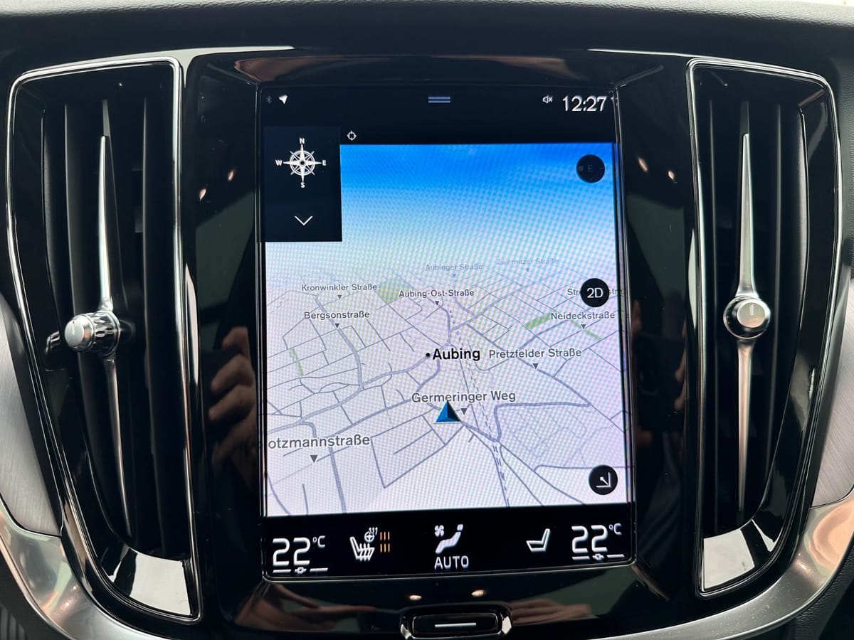 Volvo V60 Kombi Momentum Pro Navi Leder Pano H&K foto 13