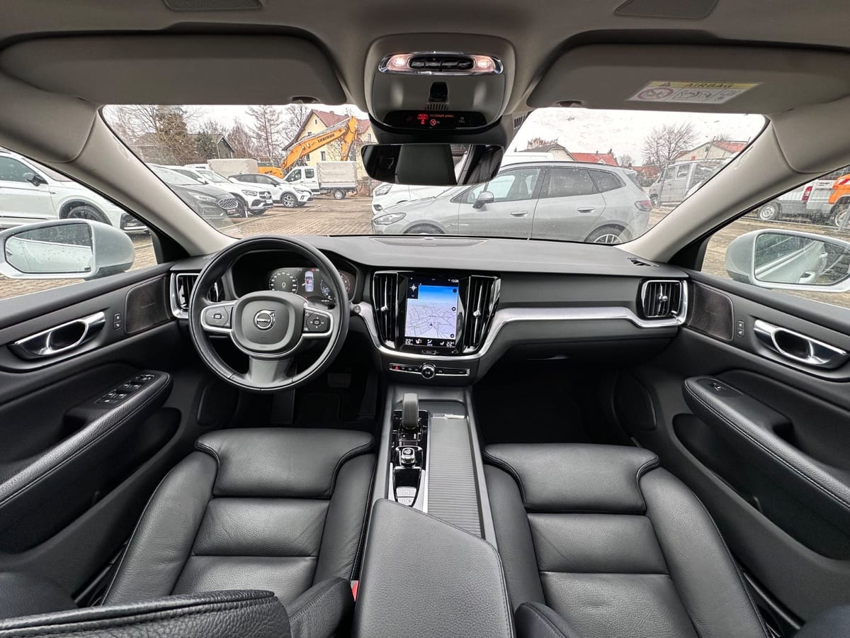 Volvo V60 Kombi Momentum Pro Navi Leder Pano H&K foto 18