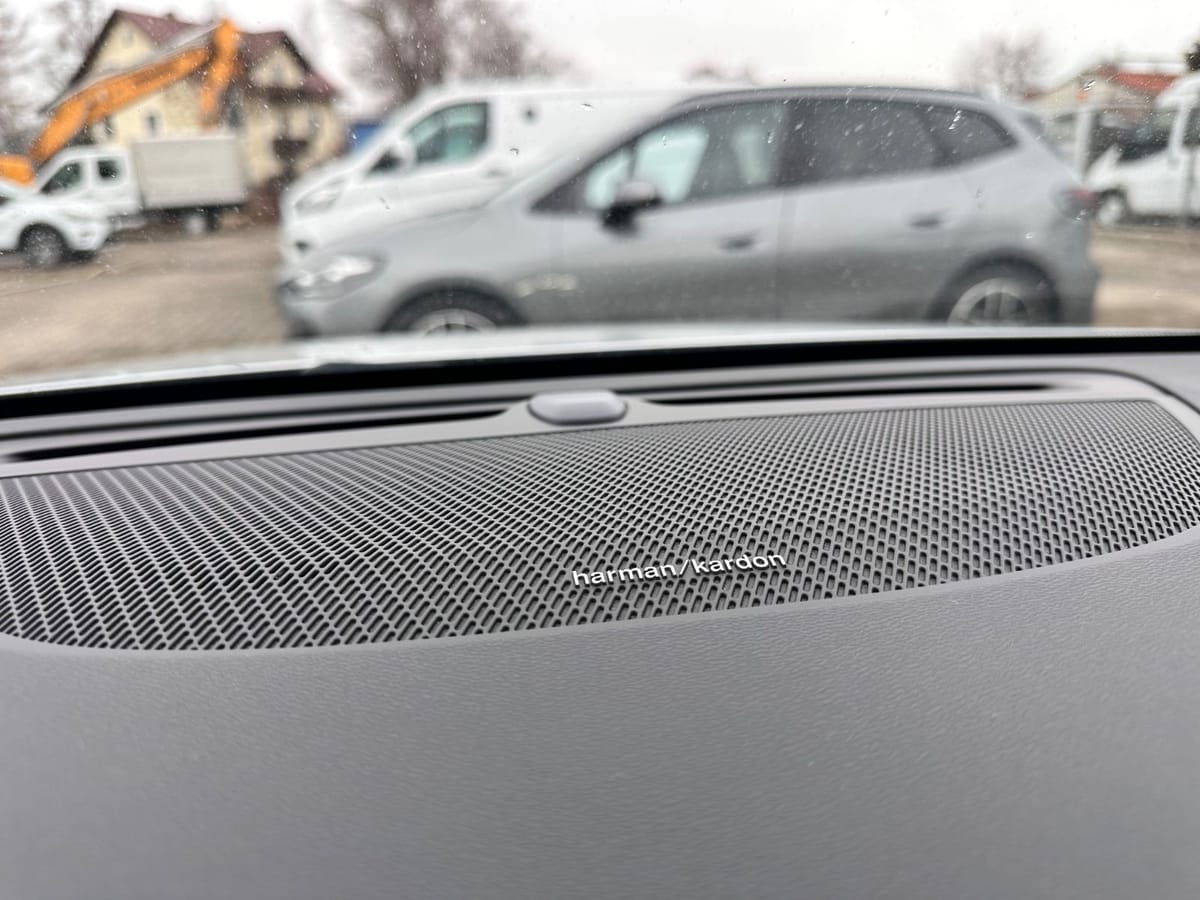 Volvo V60 Kombi Momentum Pro Navi Leder Pano H&K foto 19