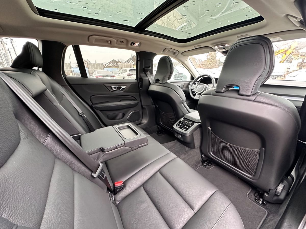 Volvo V60 Kombi Momentum Pro Navi Leder Pano H&K foto 20