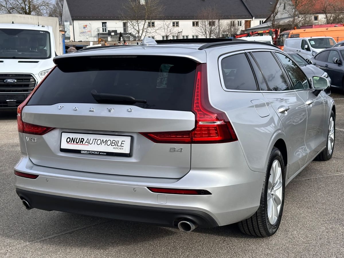 Volvo V60 Kombi Momentum Pro Navi Leder Pano H&K foto 4