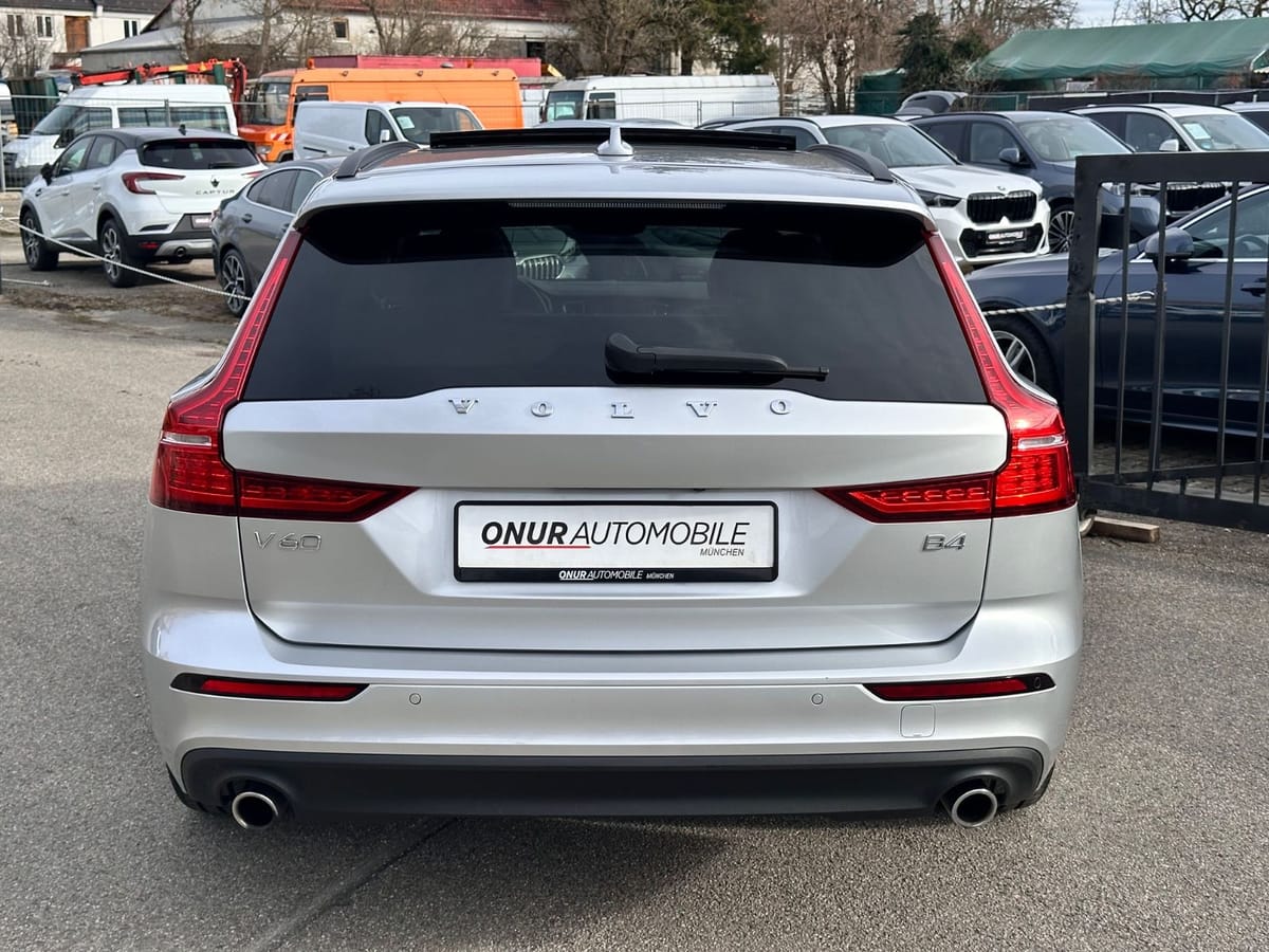 Volvo V60 Kombi Momentum Pro Navi Leder Pano H&K foto 5