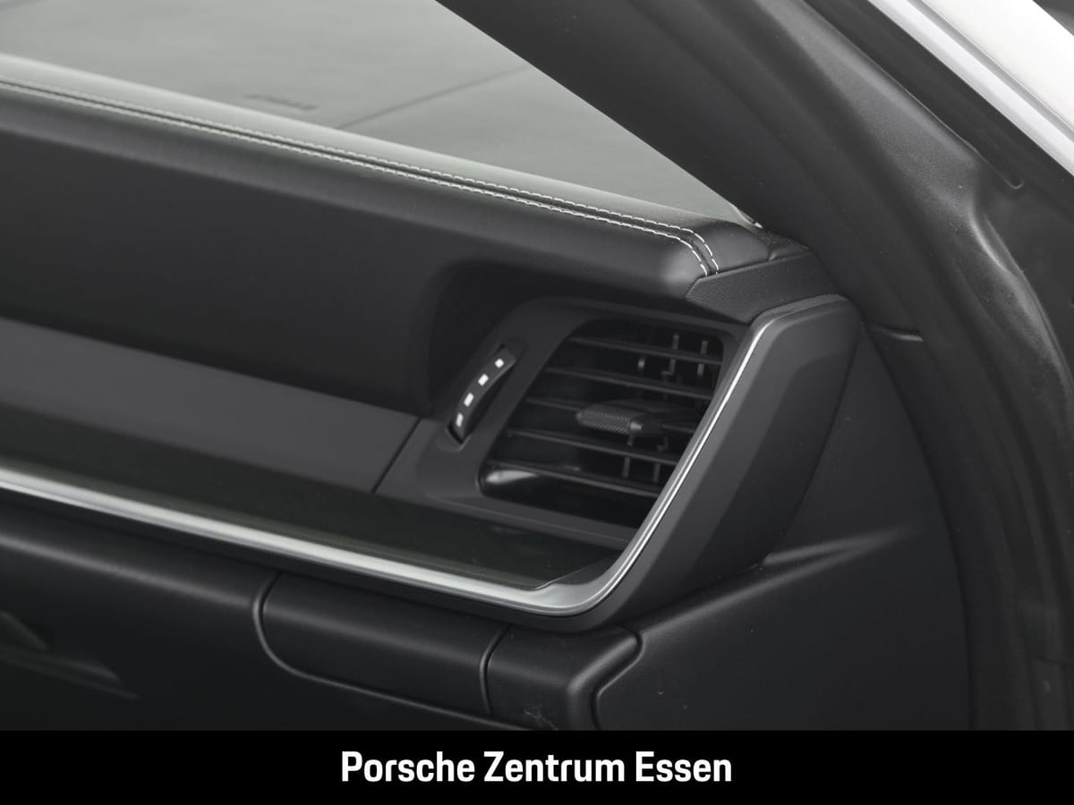 Porsche 992 911 Carrera 4S / LED Schaltwipp. Rückfahrkam foto 25