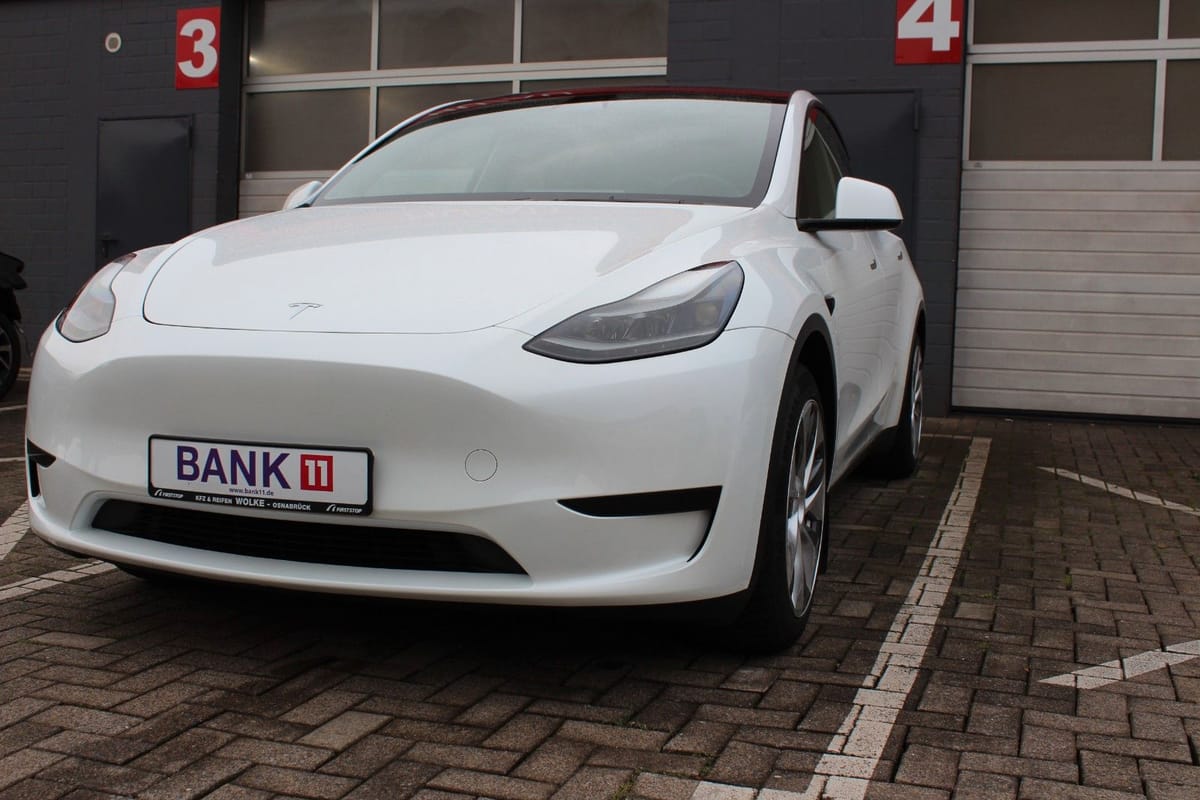 Tesla Model Y Basis RWD foto 2