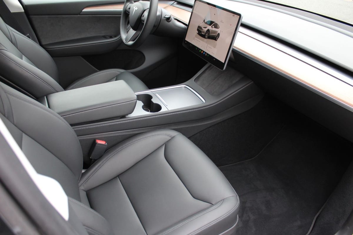 Tesla Model Y Basis RWD foto 14