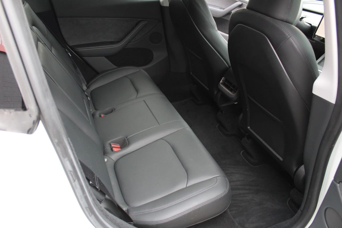 Tesla Model Y Basis RWD foto 15