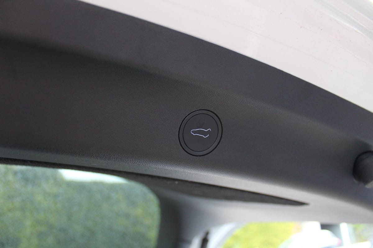 Tesla Model Y Basis RWD foto 16