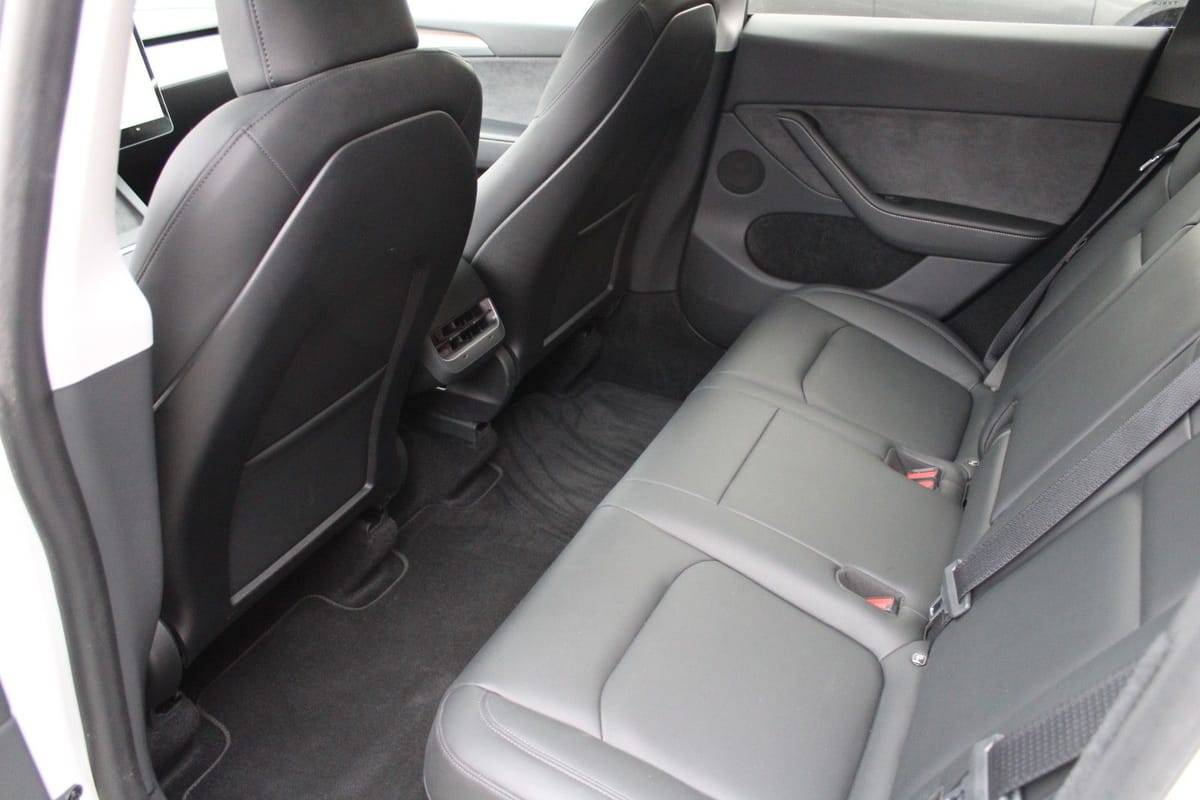 Tesla Model Y Basis RWD foto 18