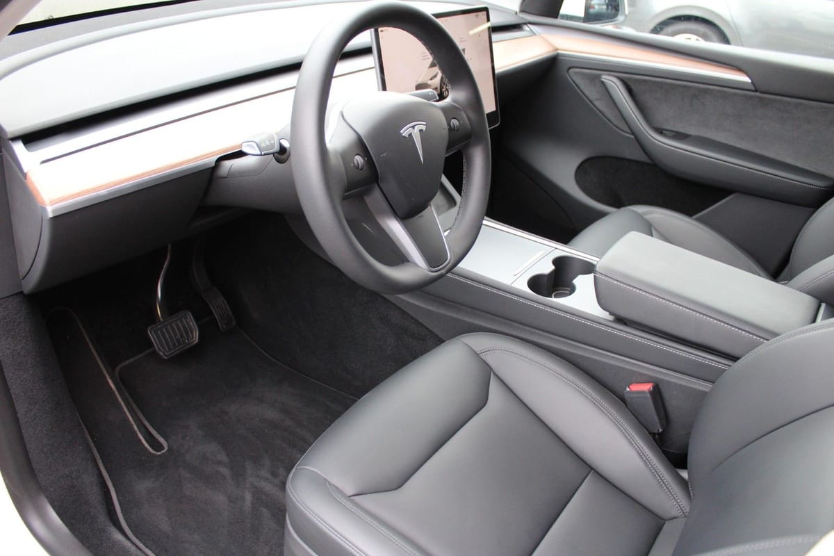 Tesla Model Y Basis RWD foto 19