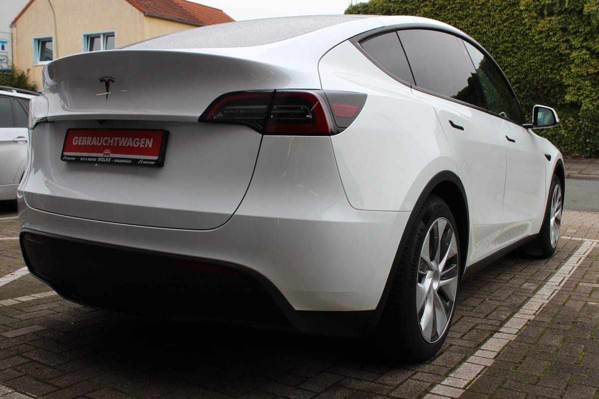 Tesla Model Y Basis RWD foto 4