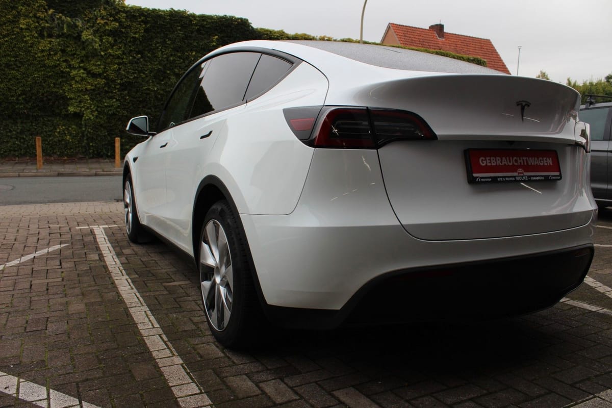 Tesla Model Y Basis RWD foto 5