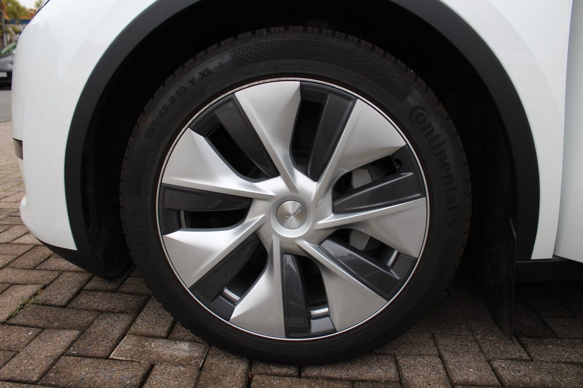 Tesla Model Y Basis RWD foto 6