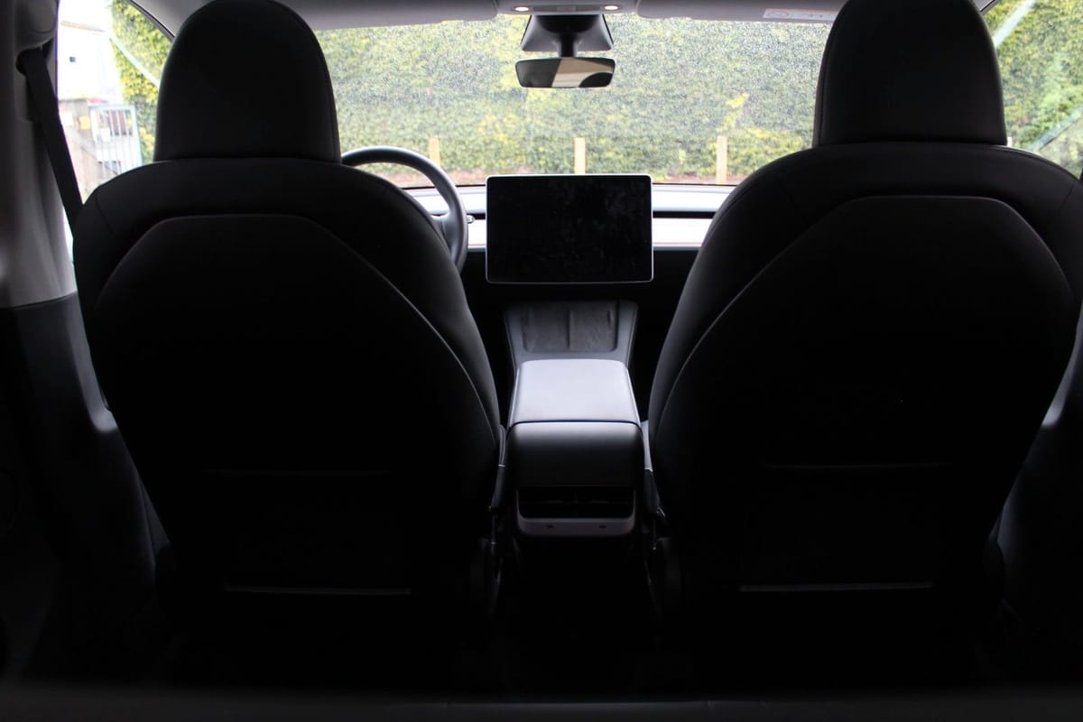 Tesla Model Y Basis RWD foto 7