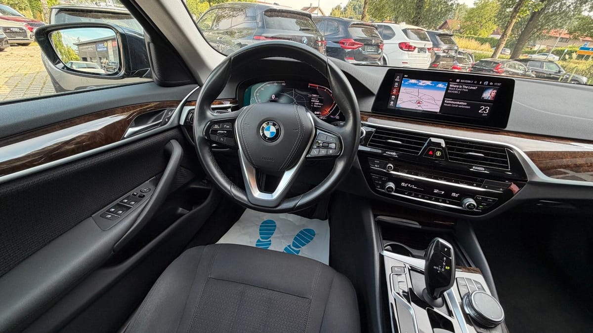 BMW 530d Touring HeadUp Komfort Kamera LED foto 14