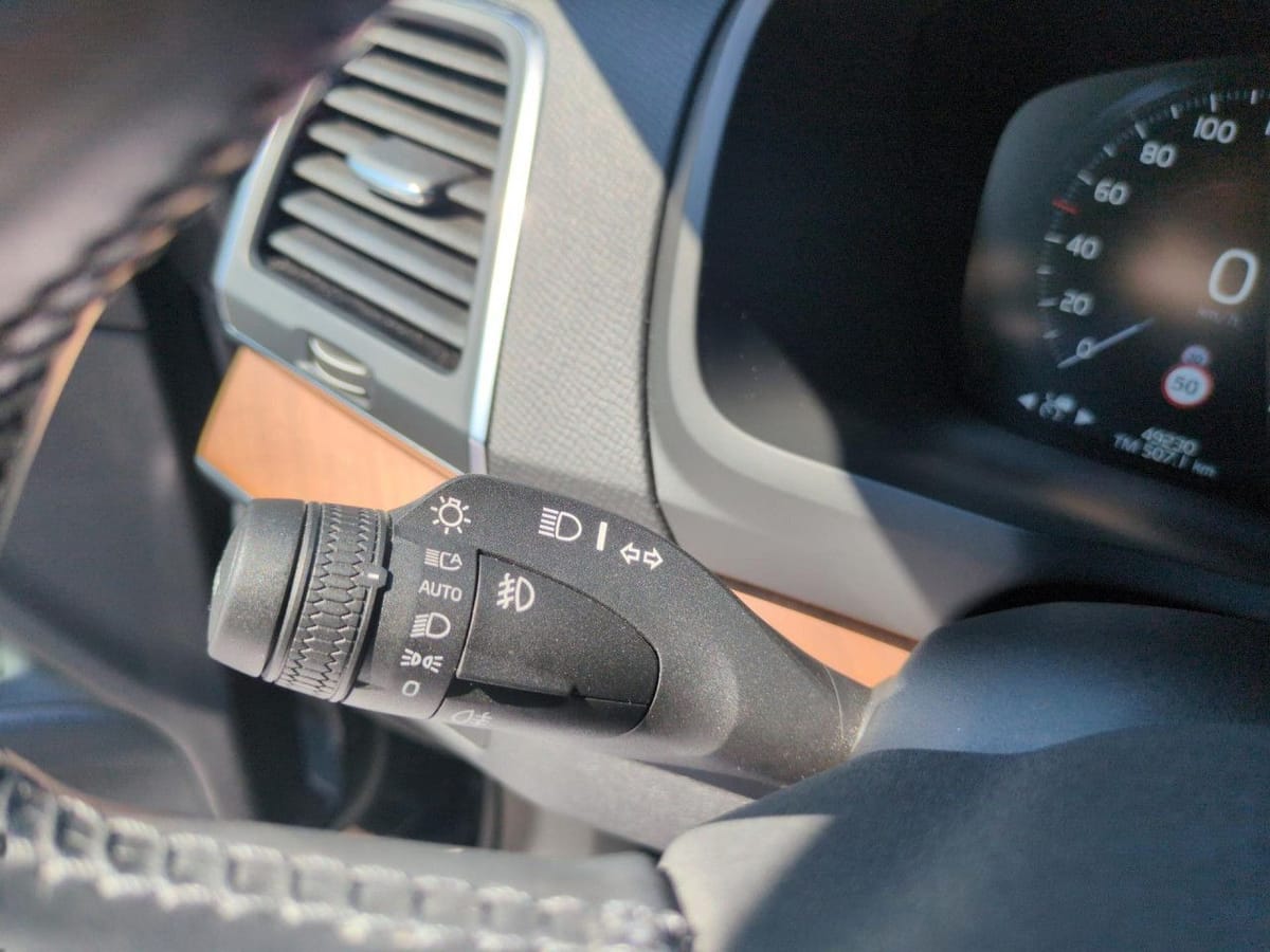 Volvo XC90 B5 (Diesel) Momentum Pro AWD Automatik Navi foto 15