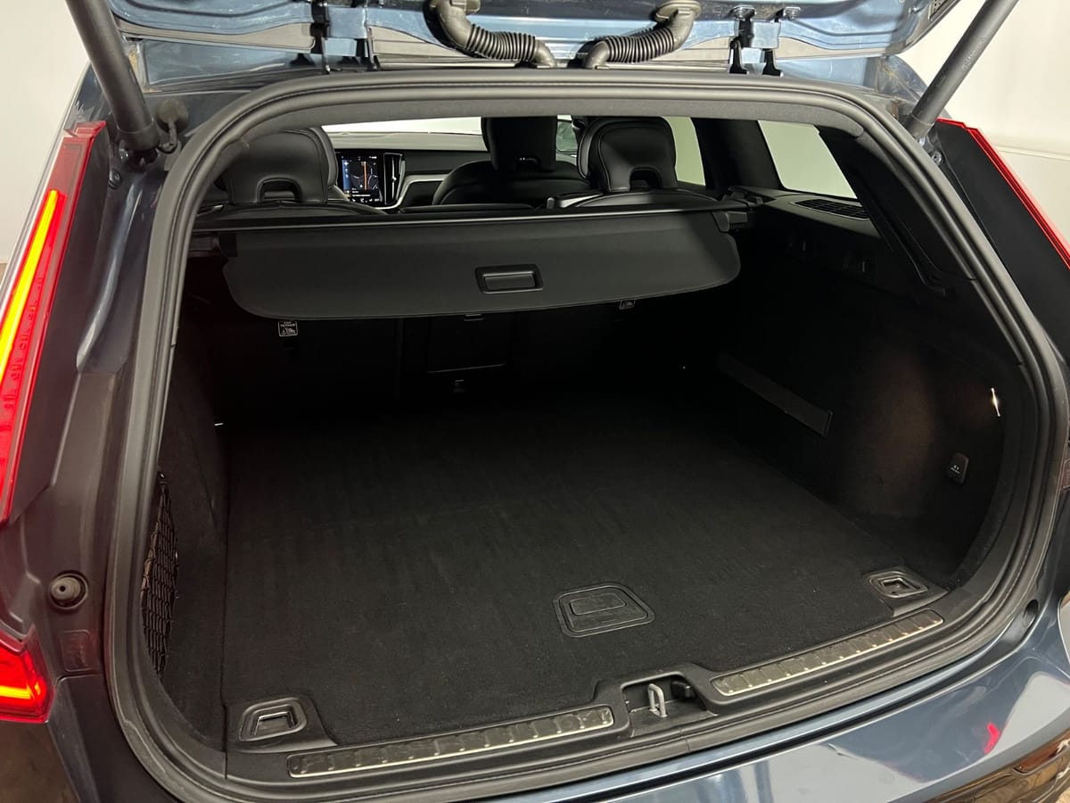 Volvo V60 R Design 310PS NUR 96.tKM 2.HD HK foto 11