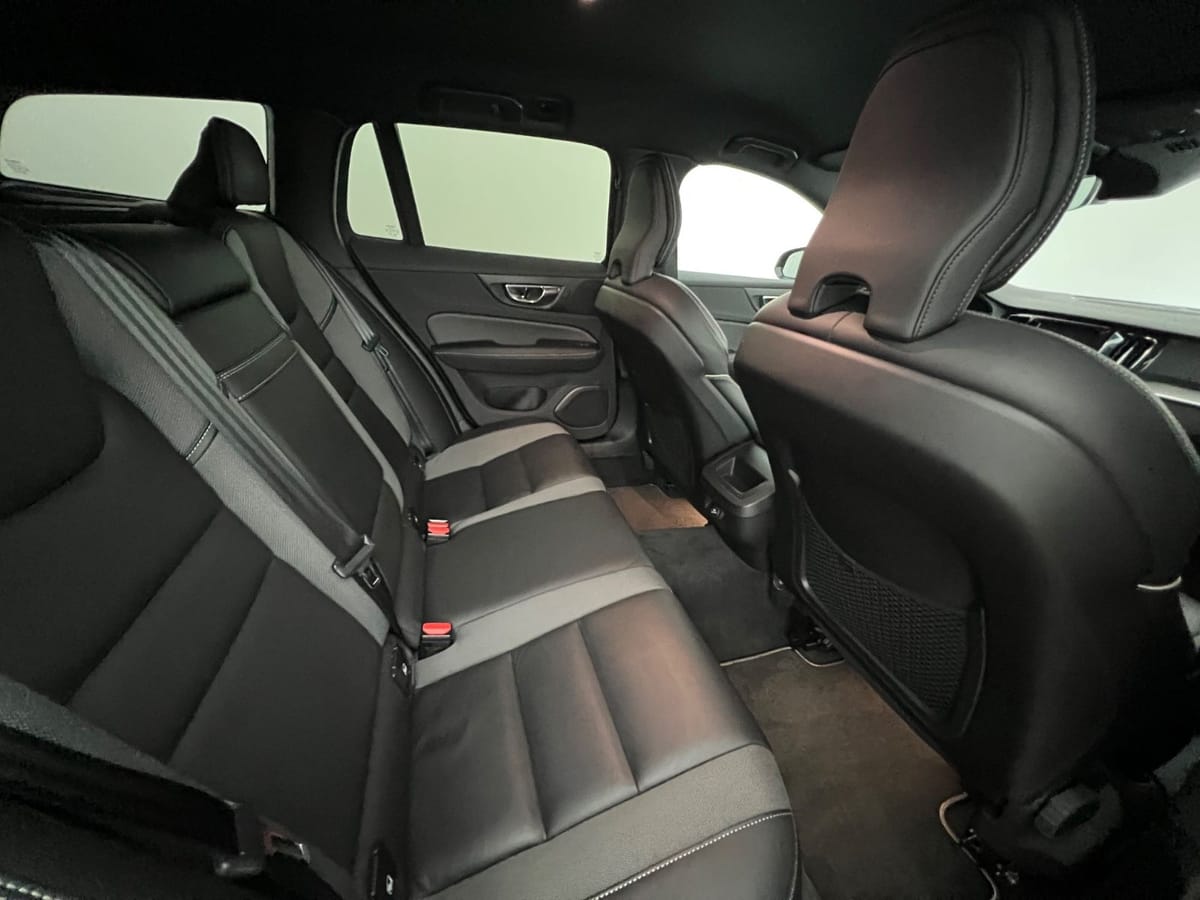 Volvo V60 R Design 310PS NUR 96.tKM 2.HD HK foto 8