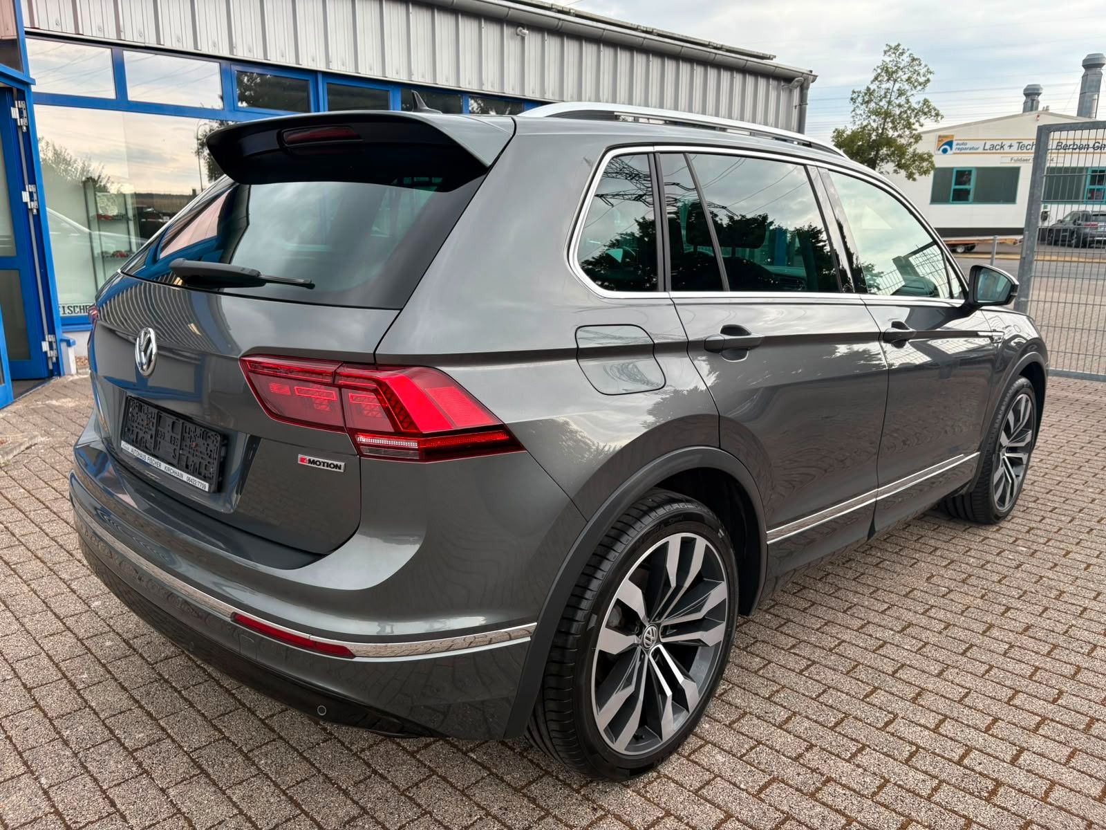 Volkswagen TIGUAN 2.0 TDI DSG 4M HIGHL. R LINE PSHD LM20 foto 1