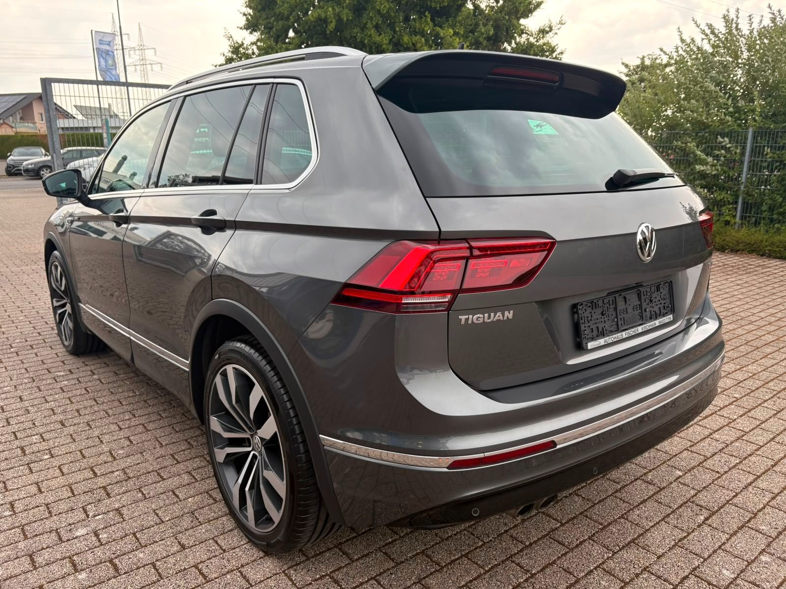 Volkswagen TIGUAN 2.0 TDI DSG 4M HIGHL. R LINE PSHD LM20 foto 3