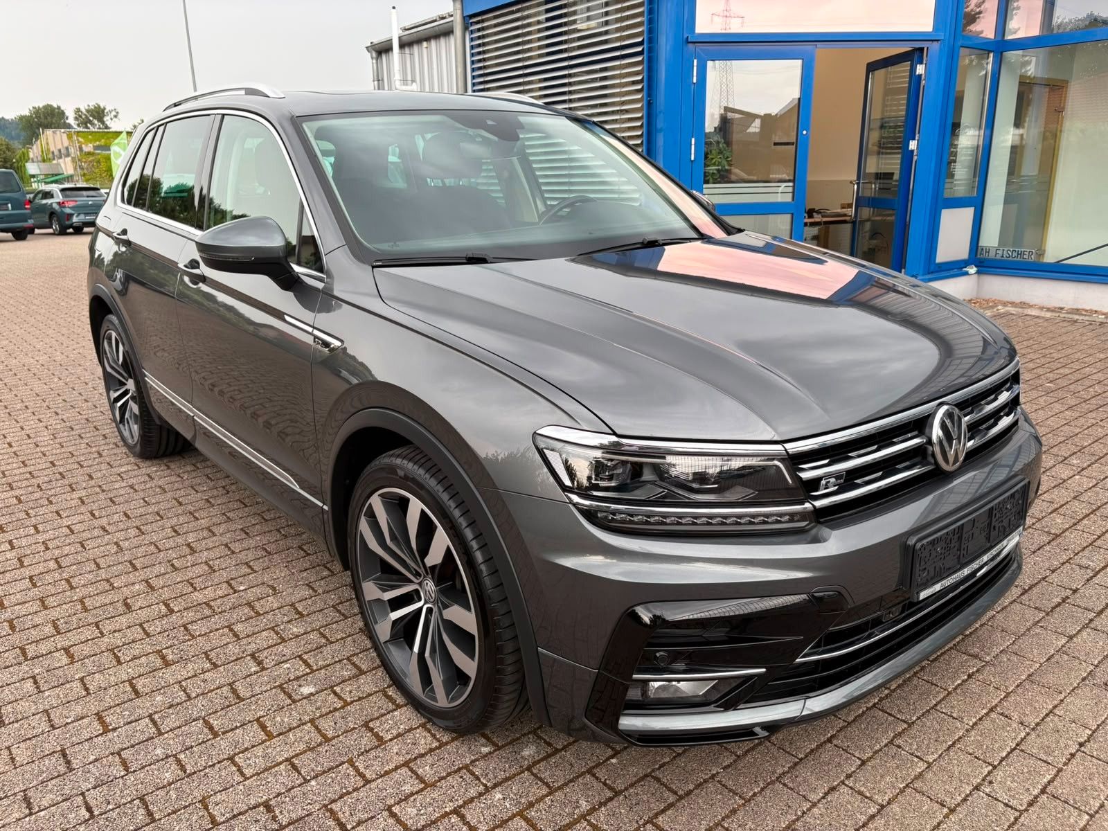 Volkswagen TIGUAN 2.0 TDI DSG 4M HIGHL. R LINE PSHD LM20 foto 4