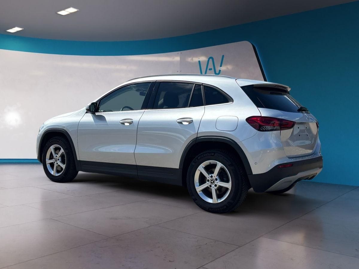 Mercedes-Benz GLA 200d Style MULTIBEAM PANO RFK 8-Fach Bereift foto 3