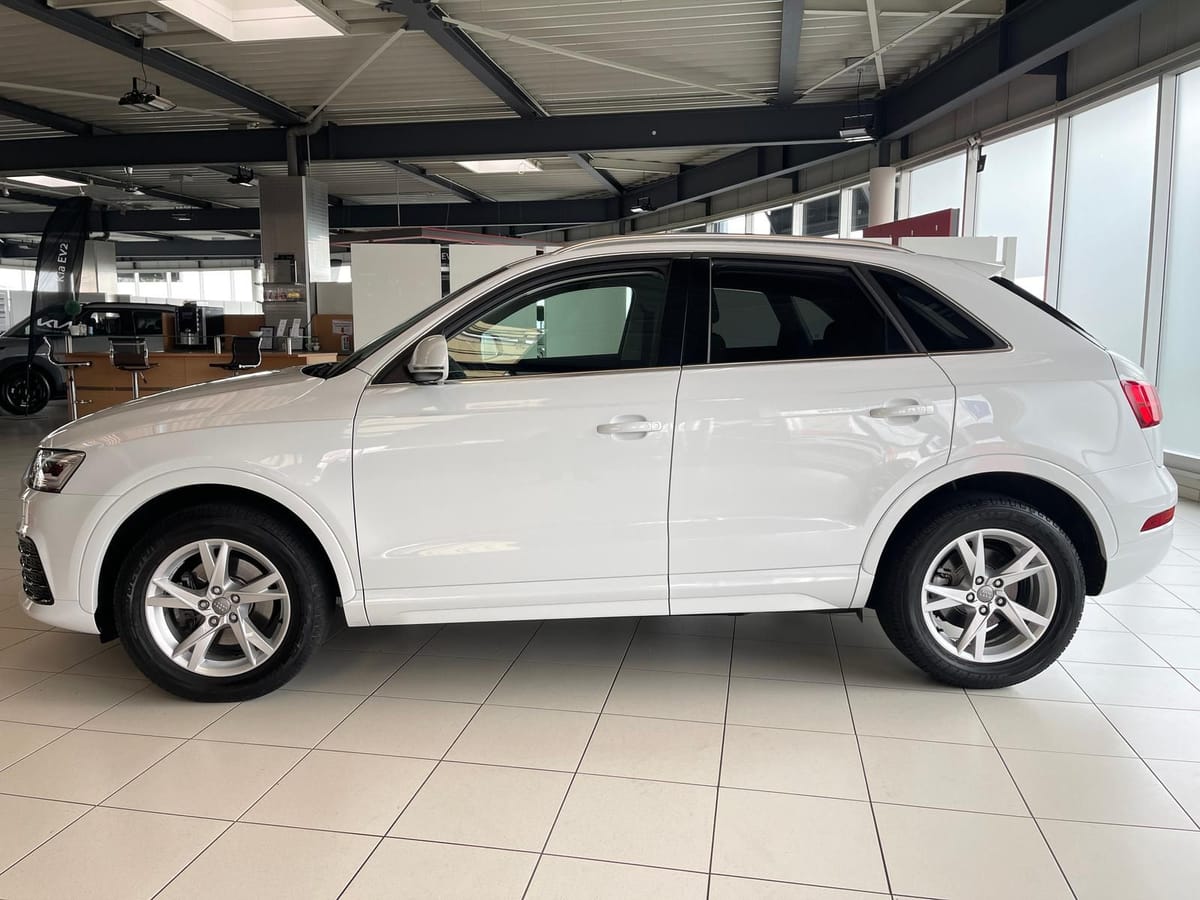 Audi Q3 2.0 TFSI quattro Sport DSG Navi LED Pano AHK foto 3
