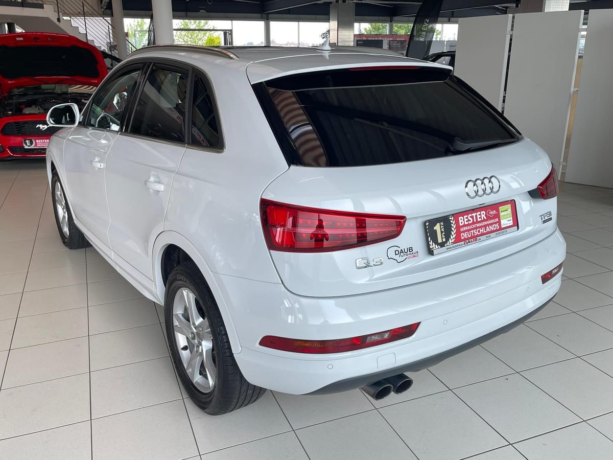 Audi Q3 2.0 TFSI quattro Sport DSG Navi LED Pano AHK foto 4